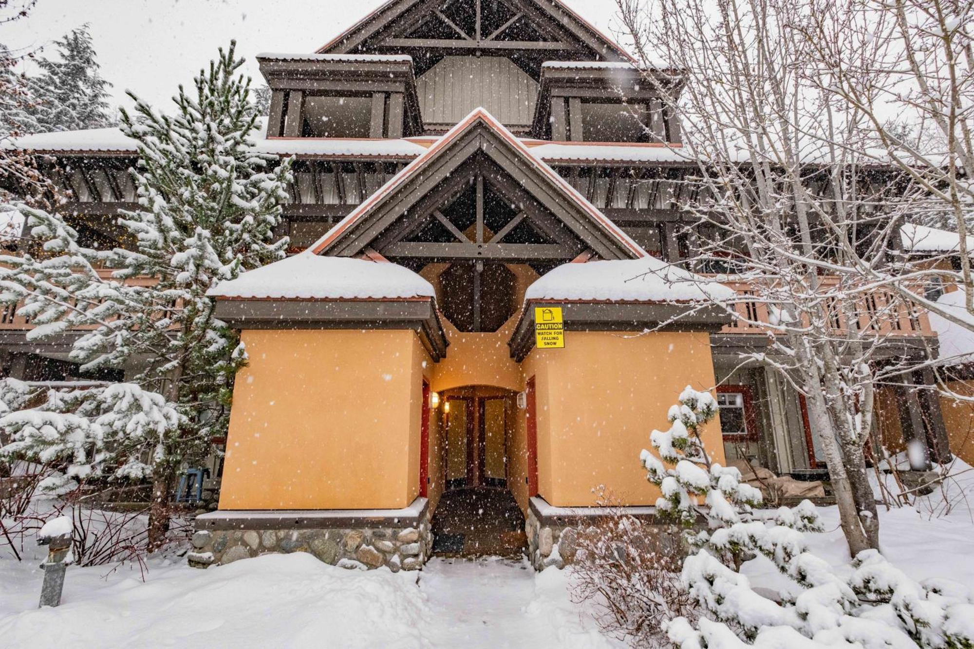 Sunpath By Outpost Whistler Villa Exterior photo
